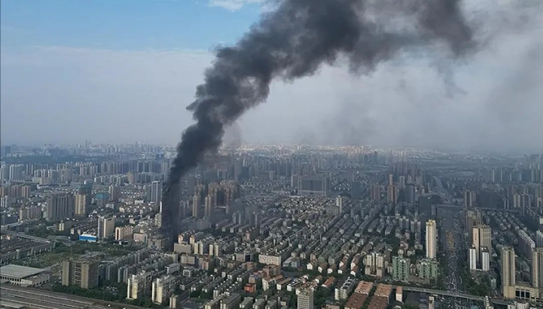 長(zhǎng)沙電信大樓起火，消防隱患出自墻體保溫材料